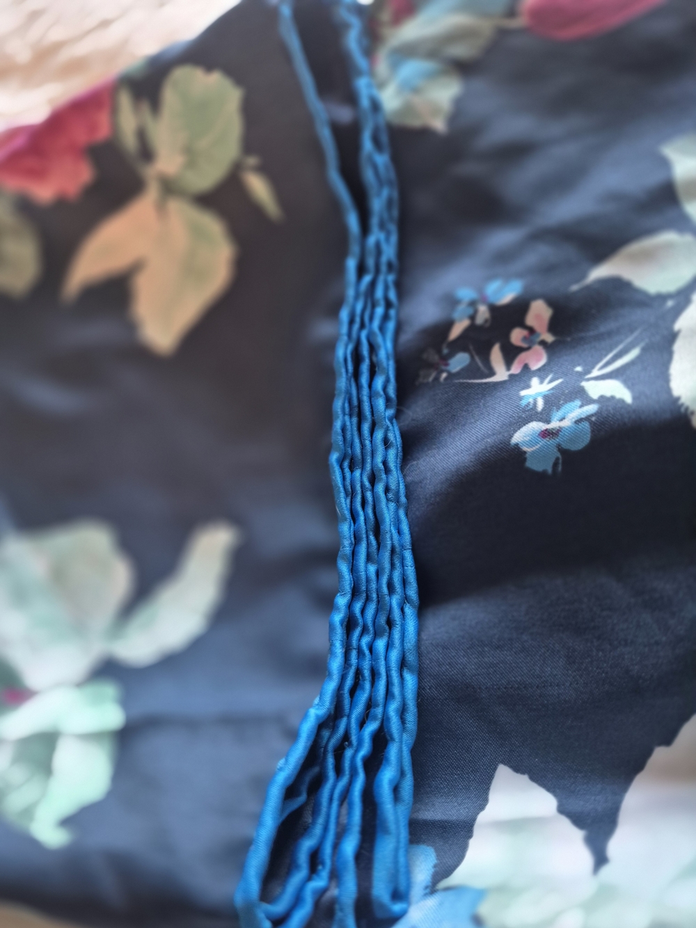 MISIRLI Floral Navy 100% Silk SCARF Women's HANDROLLED 34x34 - Picture 9 of 16